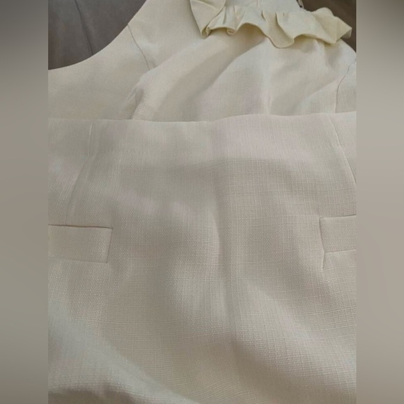 Elegant Cream Sleeveless Top and Skirt Set-Missing external and internal tags - Picture 3 of 6